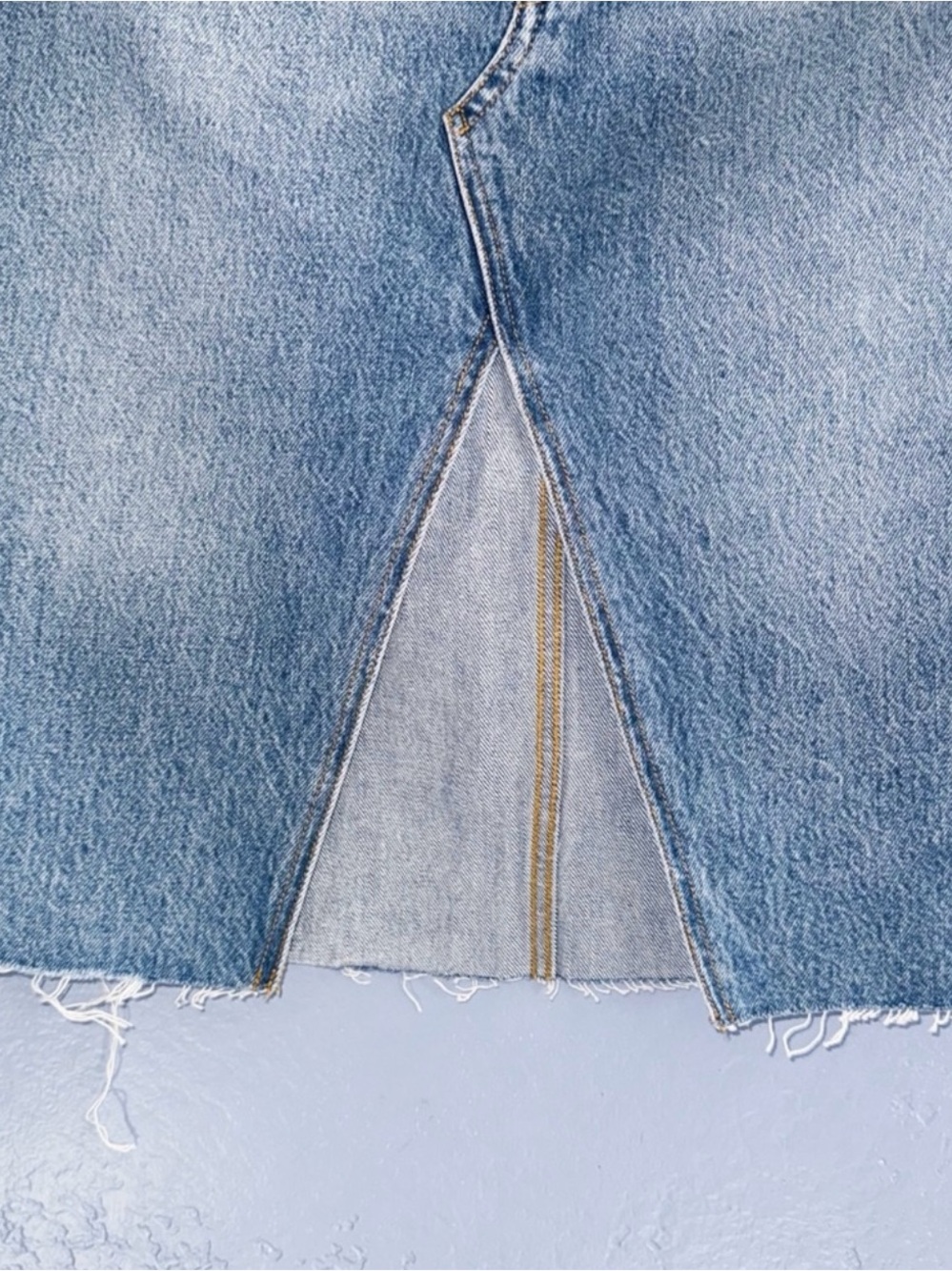 NWOT Levi's High-Rise Deconstructed Midi Denim Skirt - Size 29 - Button Fly - Picture 5 of 10